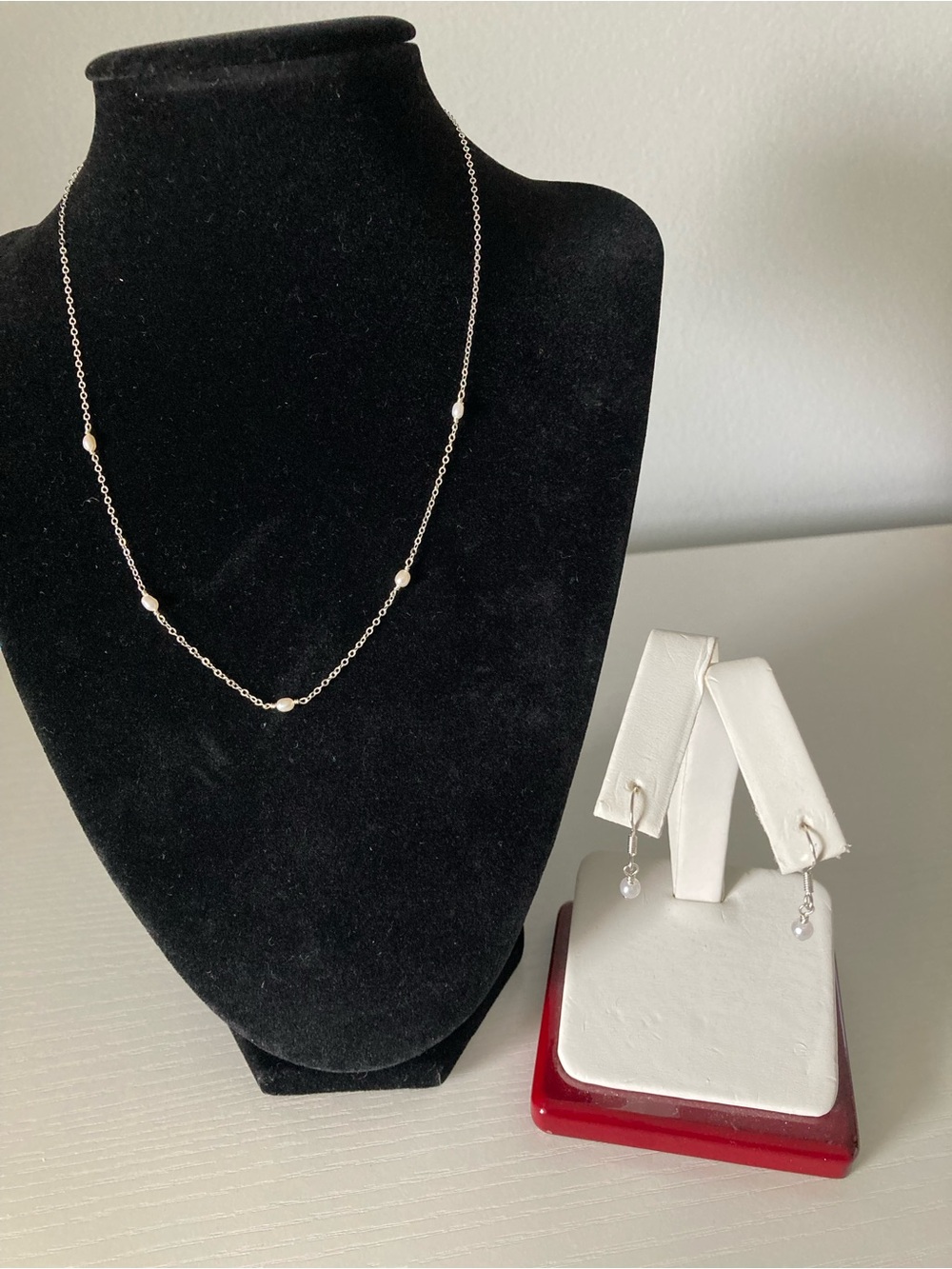 Pearl necklace and earrings set